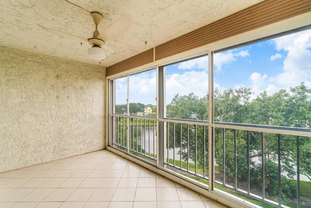 Unit 608 photo 18