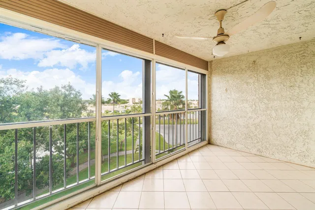 Unit 608 photo 19