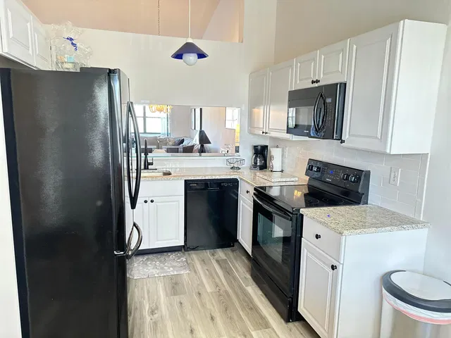 Unit 205 photo 3