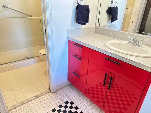 Unit 205 photo 16