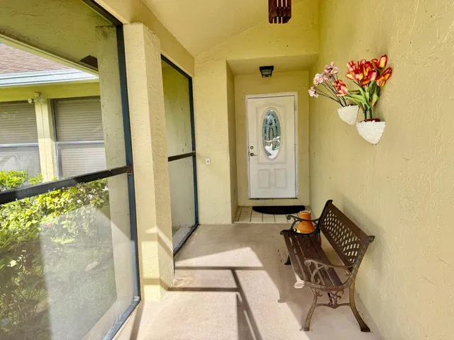 Residence photo 3