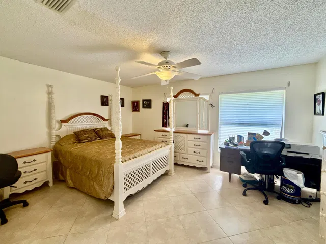 Residence photo 12