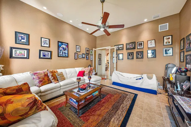 Residence photo 28