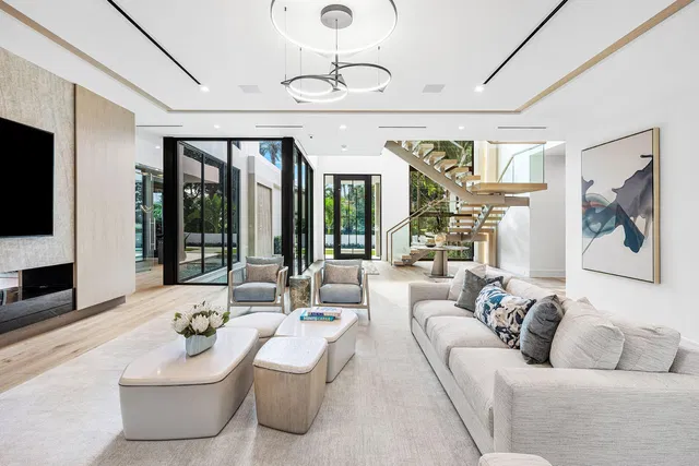 Royal Palm Yacht and Country Club Residence photo 10