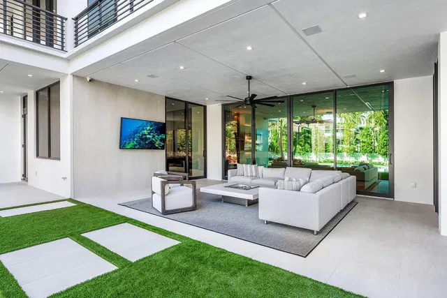 Royal Palm Yacht and Country Club Residence photo 25
