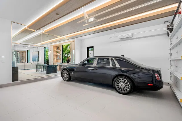 Royal Palm Yacht and Country Club Residence photo 47