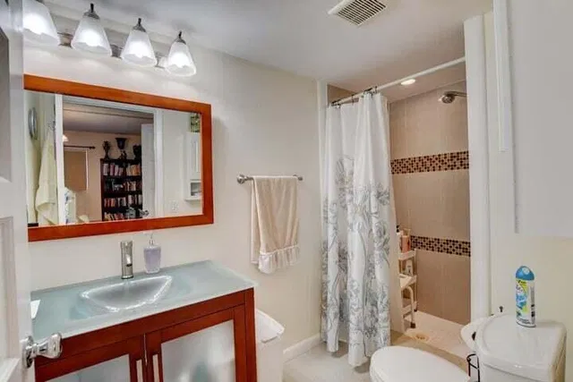 Unit 103 photo 11