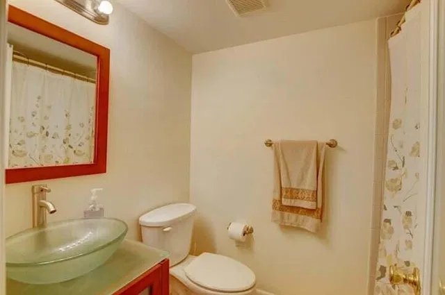 Unit 103 photo 14