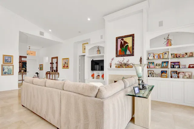 Frenchman's Creek Residence photo 9