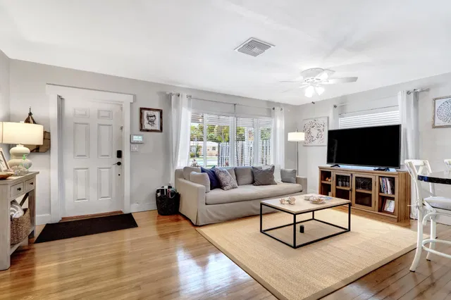 SoSo West Palm Beach Residence photo 4
