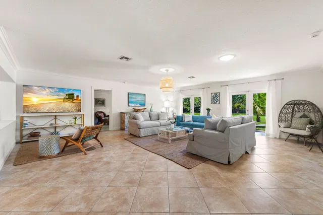 Residence photo 2
