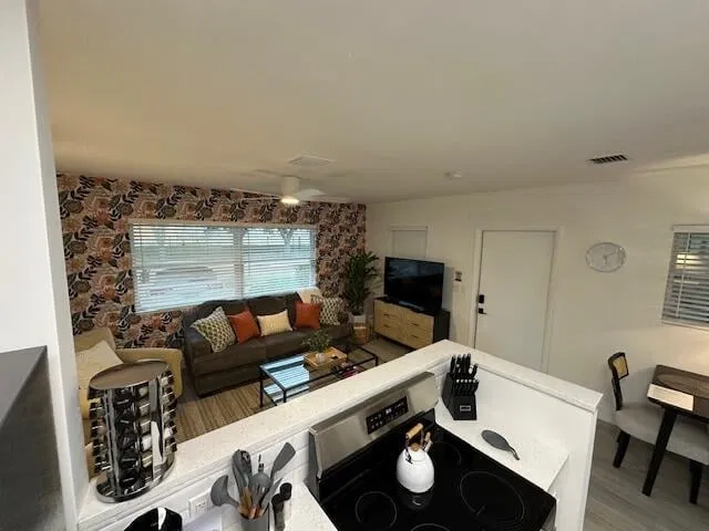 Village of North Palm Beach Unit 524 photo 3