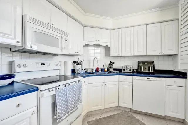 Unit 317 photo 14