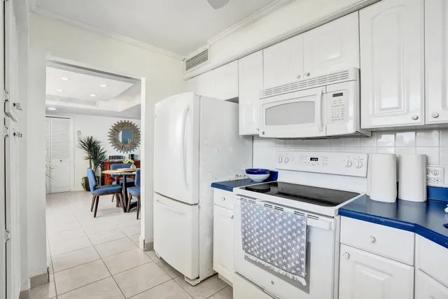 Unit 317 photo 15