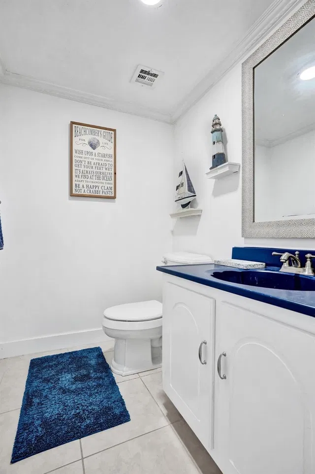 Unit 317 photo 17