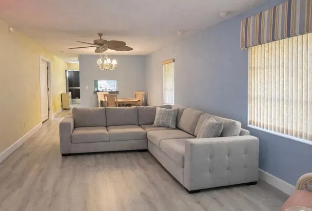 Residence photo 8