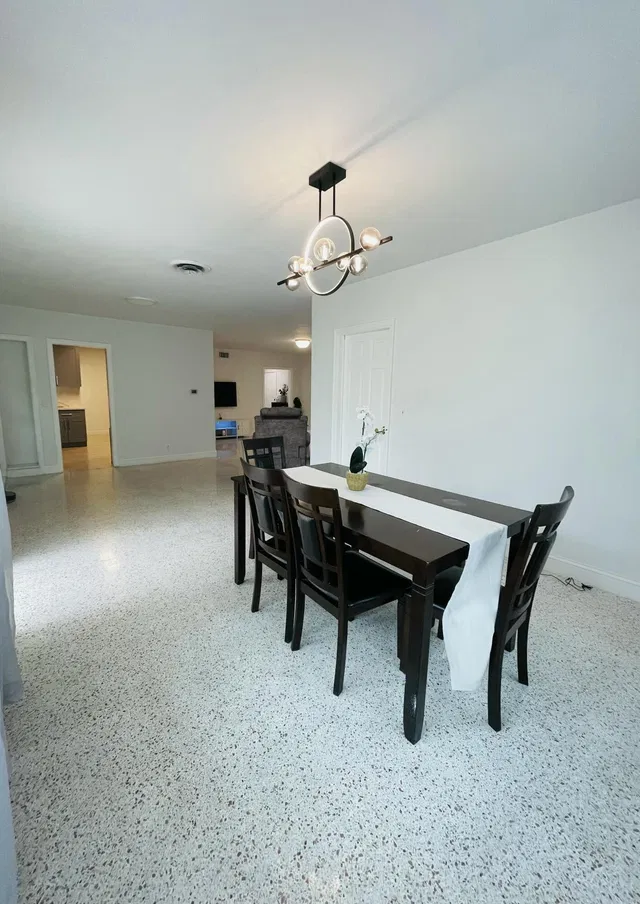 Residence photo 17