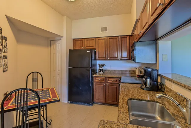  Unit 407 photo 8
