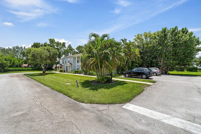 Residence photo 34
