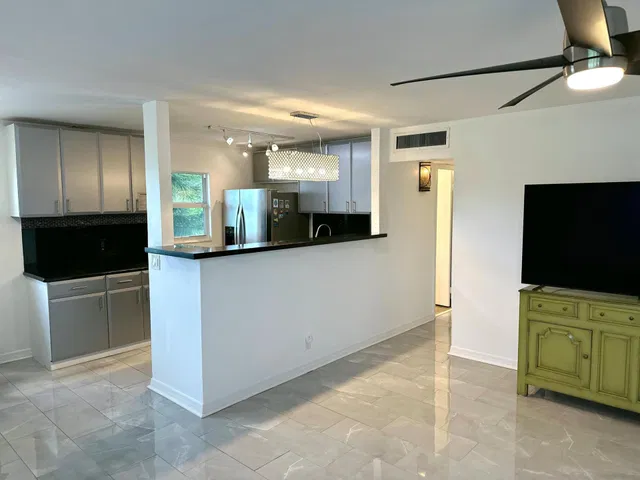 Residence photo 2