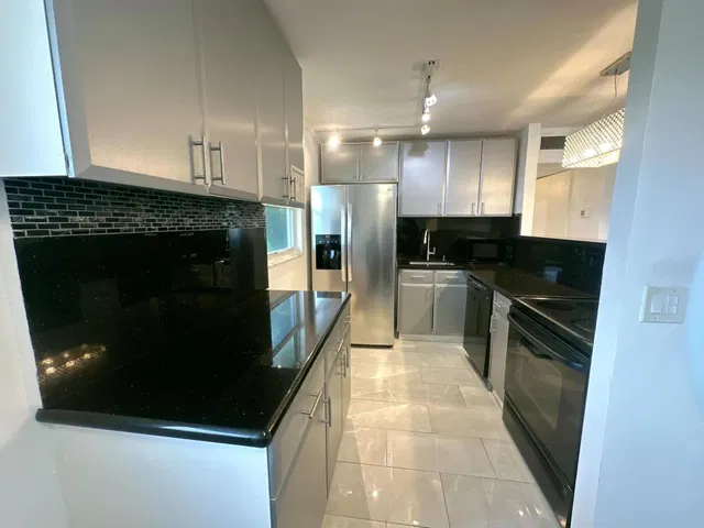 Residence photo 4