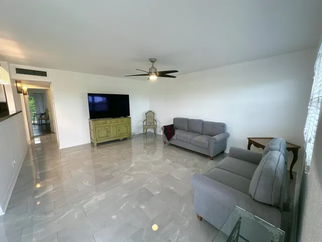 Residence photo 12