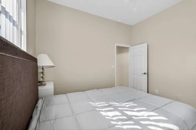 Residence photo 34