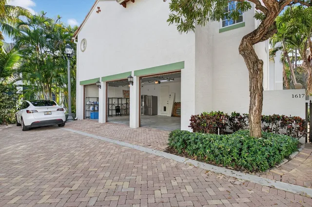 Palm Trail Delray Beach Residence photo 40