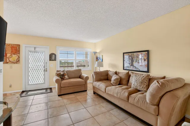 Residence photo 9