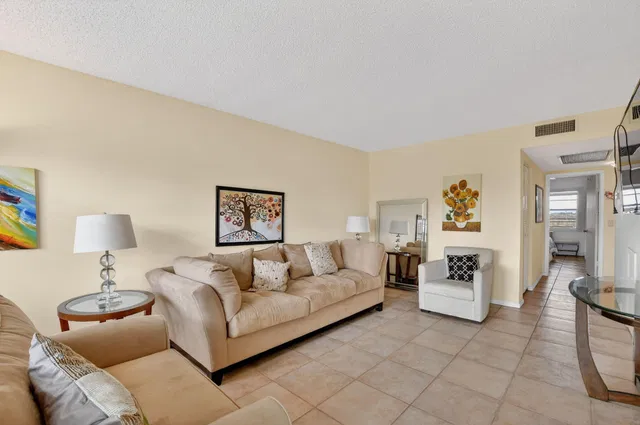 Residence photo 11