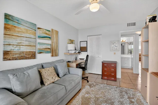 Residence photo 19