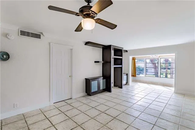  Unit 2060 photo 5