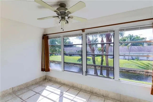  Unit 2060 photo 8