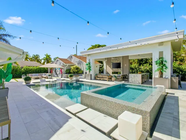 Residence photo 2