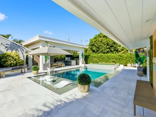 Residence photo 3