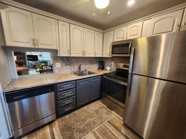 Unit 305 photo 2