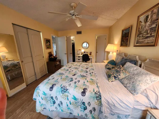 Unit 305 photo 11