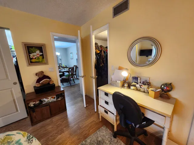Unit 305 photo 19