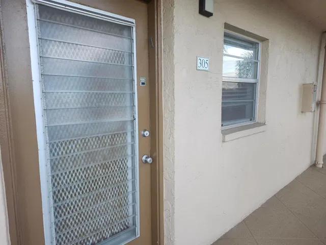 Unit 305 photo 23