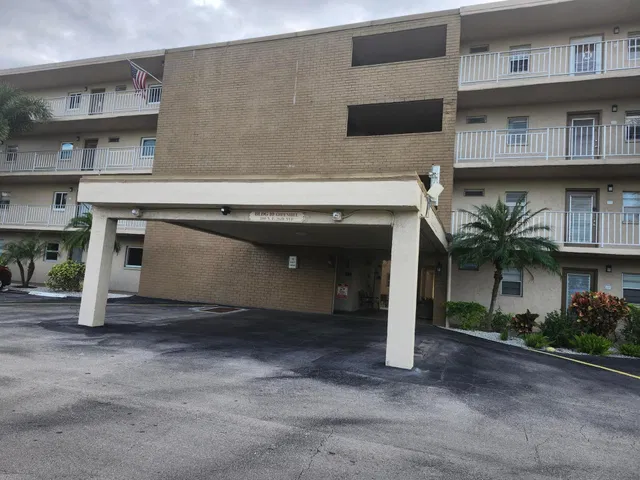 Unit 305 photo 25