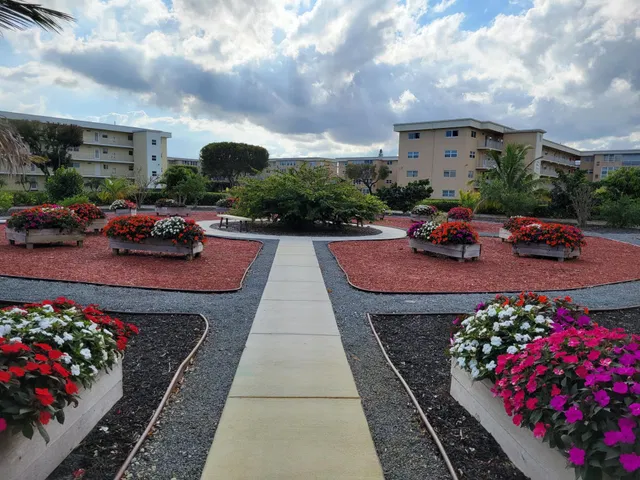 Unit 305 photo 33