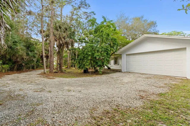 Residence photo 3