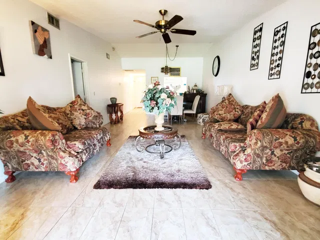 Residence photo 8