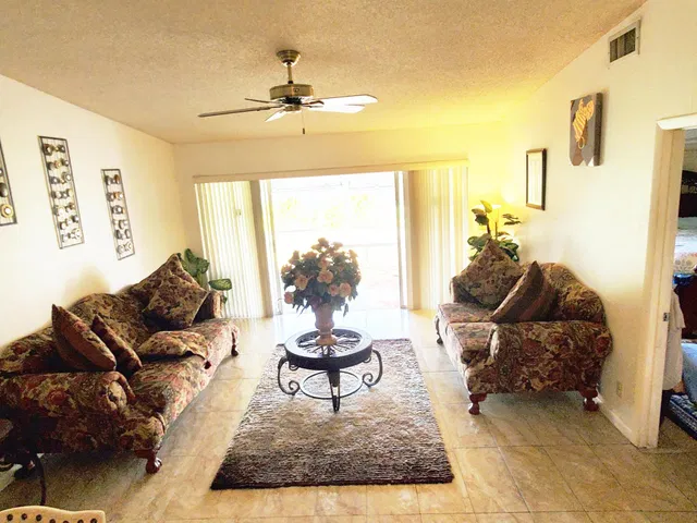 Residence photo 9