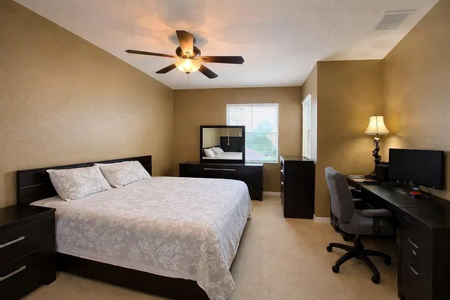 Residence photo 16