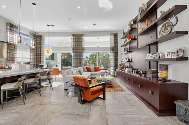 Woodfield Country Club Residence photo 14