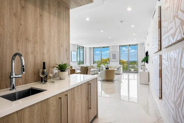Royal Palm Residences Boca Raton Unit 601 photo 3
