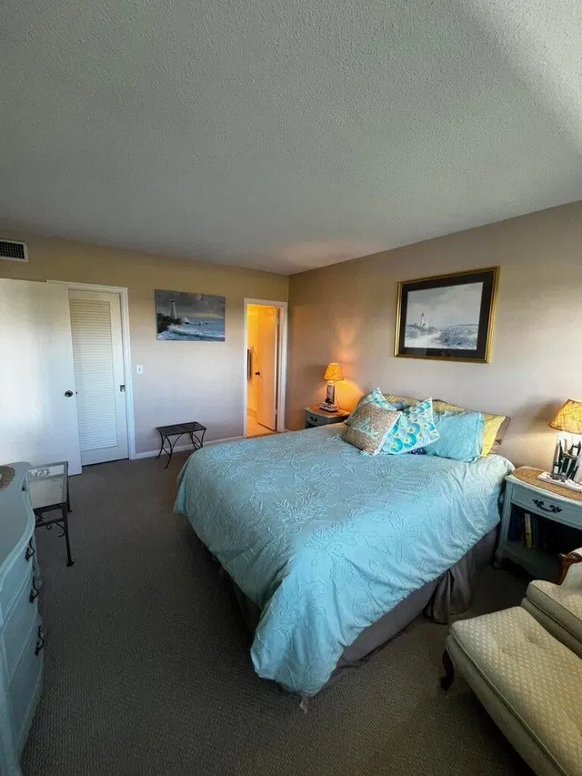Unit 405 photo 8