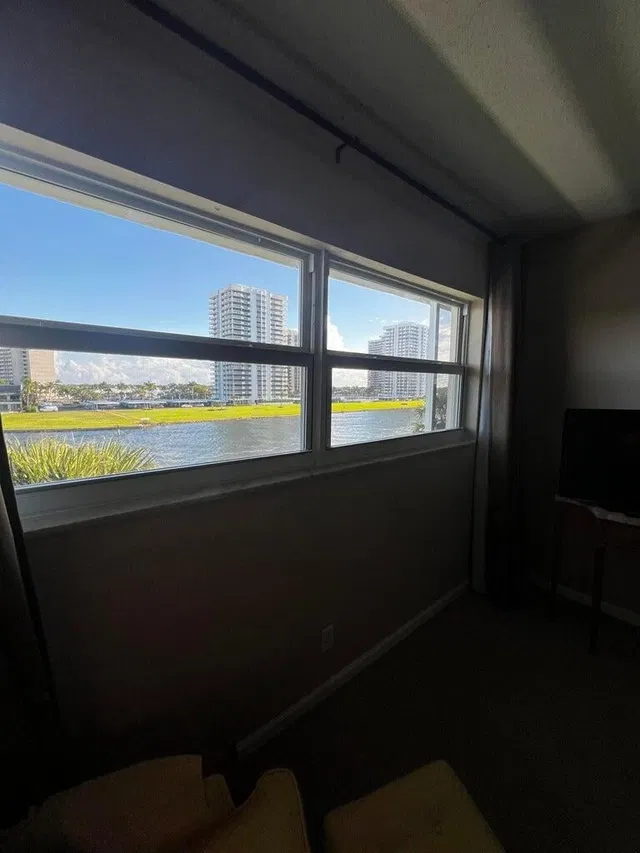 Unit 405 photo 10