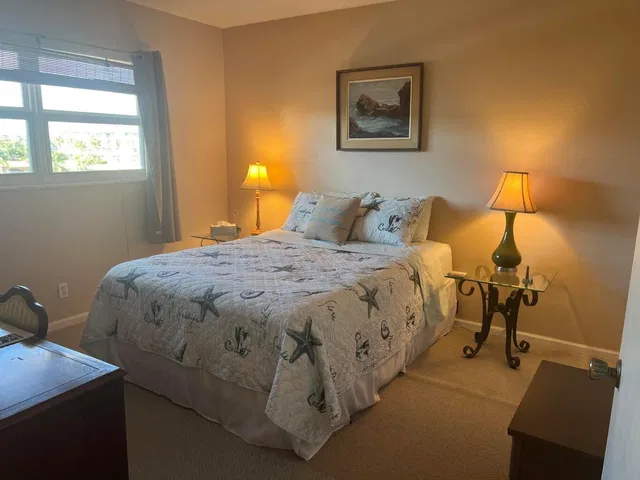 Unit 405 photo 17